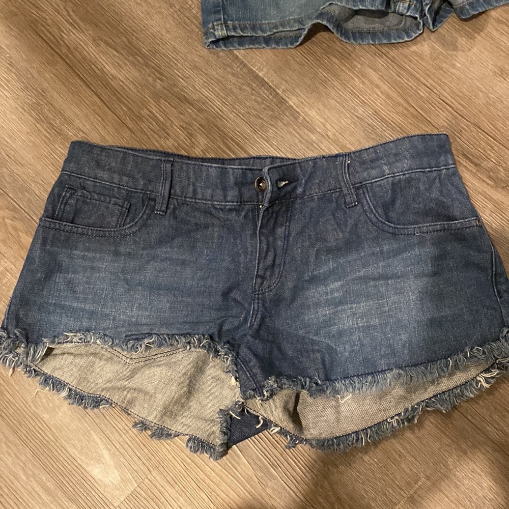 2 Pair Roxy Shorts - Picture 2 of 6